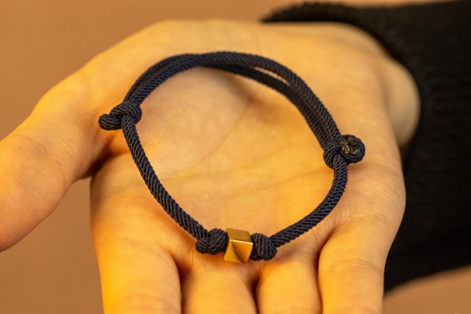 14 Ayar Altın Unisex Trend Kırmızı İpli Küp Bileklik