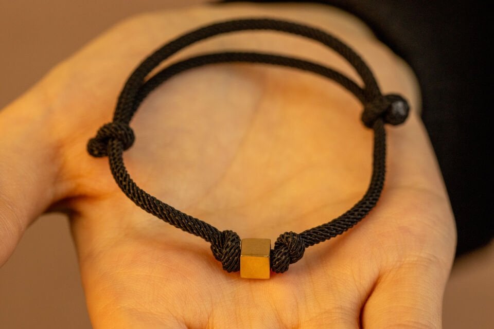 14 Ayar Altın Unisex Trend Kırmızı İpli Küp Bileklik