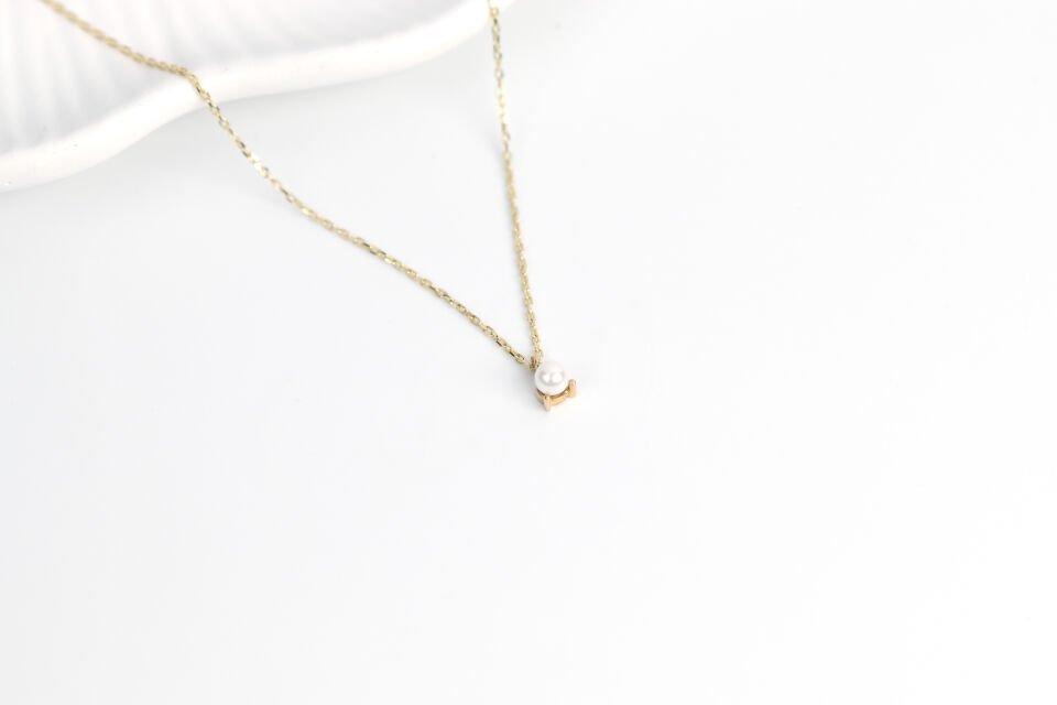 Nokta İncili Minimal Kolye